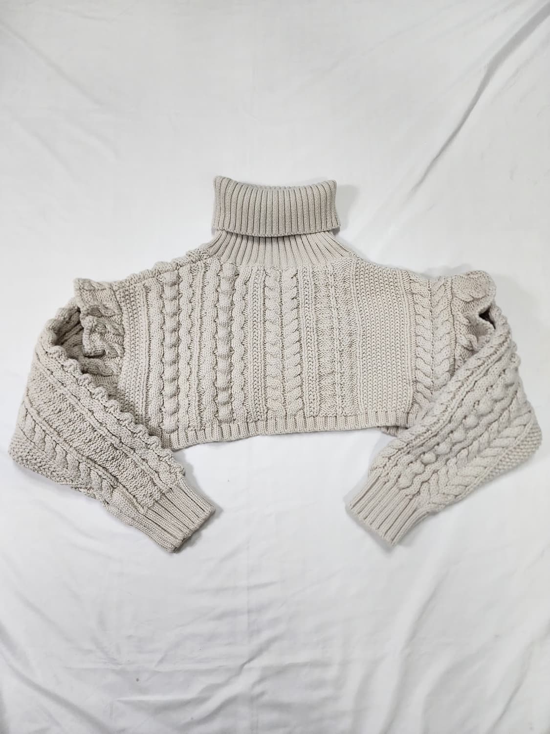 코스 아이보리 꽈배기 크롭 니트 탑 상품이미지2