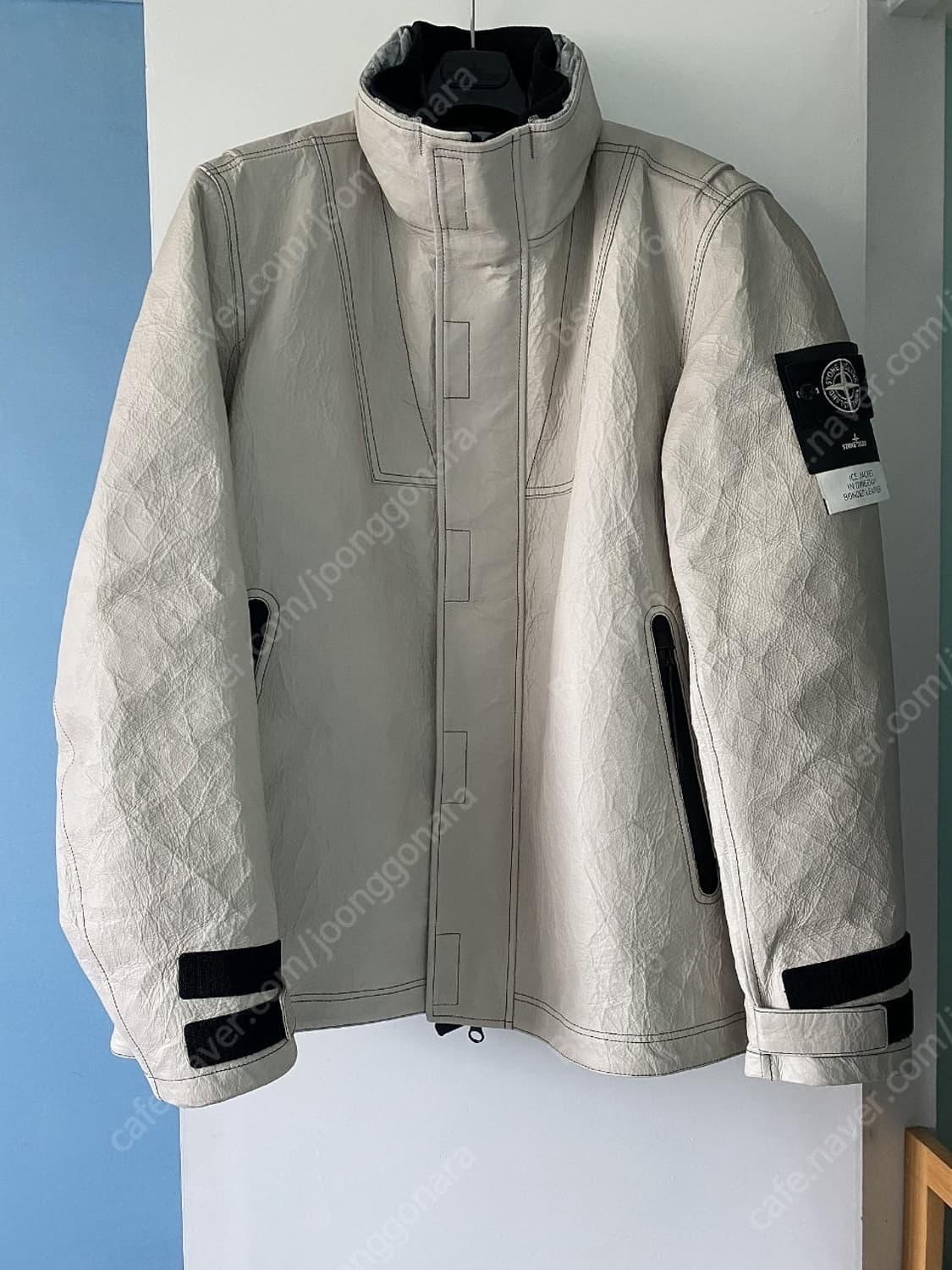 스톤아일랜드 화이트 와펜 아이스 레더 가죽 자켓 상품이미지1