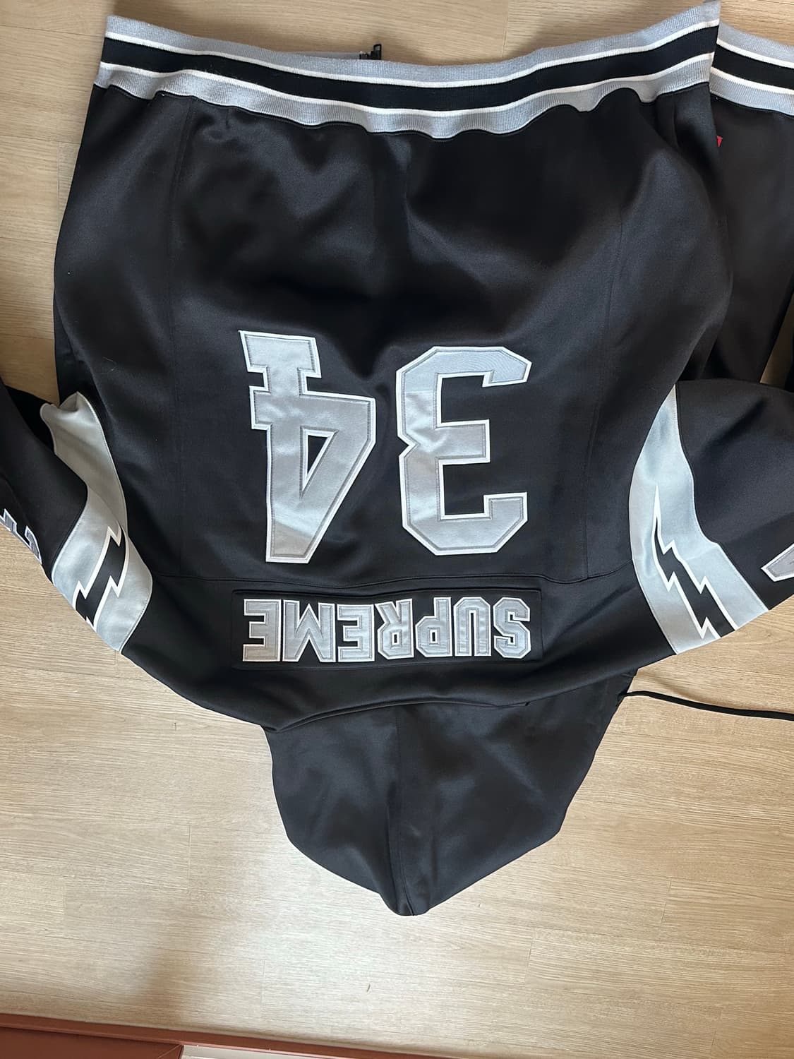 슈프림 풋볼 집업 후드 스웨트셔츠 블랙 - 24SS 상품이미지2