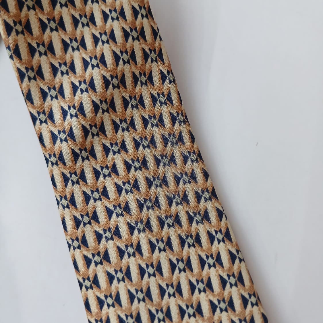 던힐 실크 골드 패턴 넥타이 10cm B등급 A19320
 상품이미지9