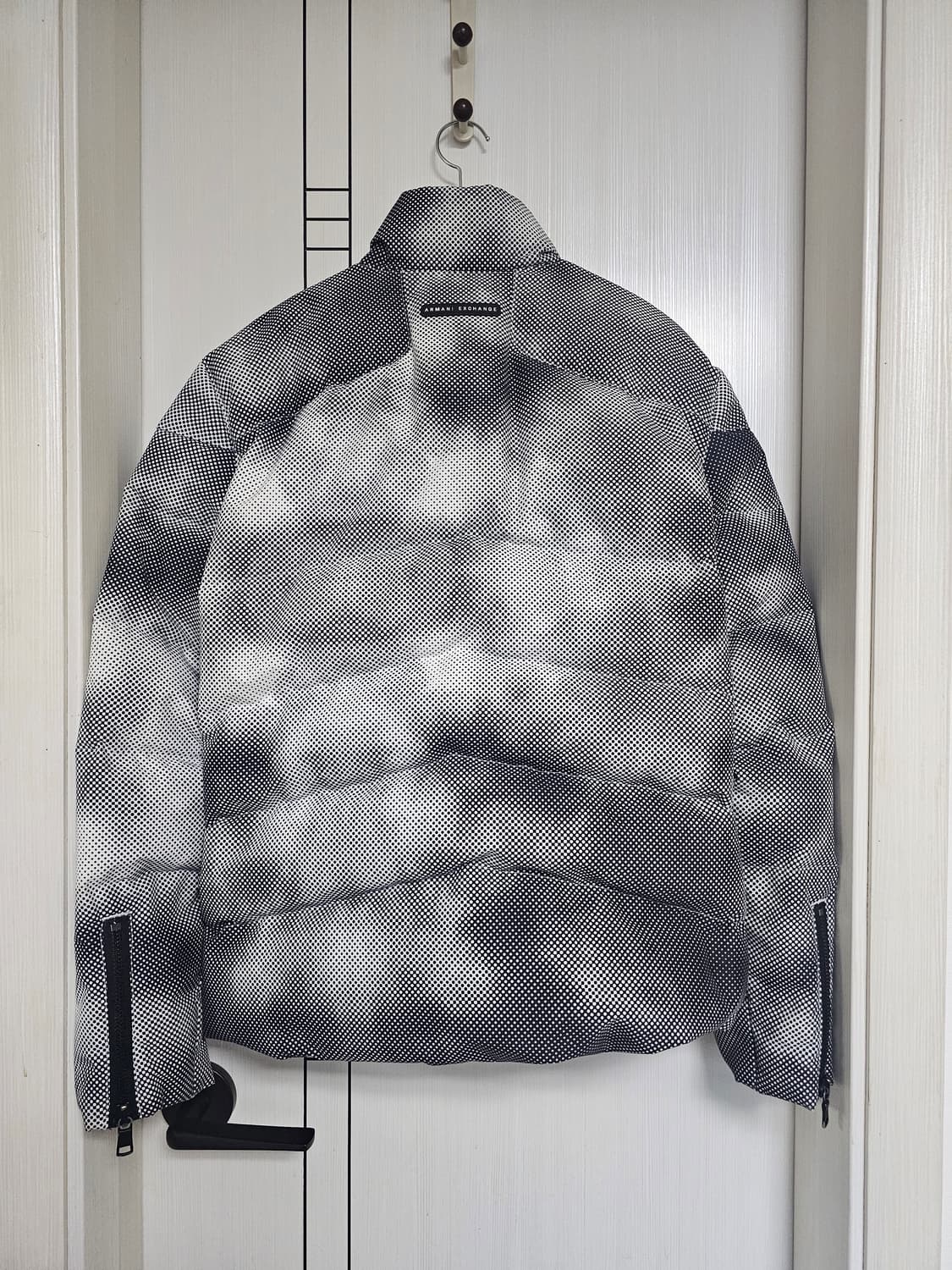 알마니 푸퍼 다운 패딩 상품이미지2