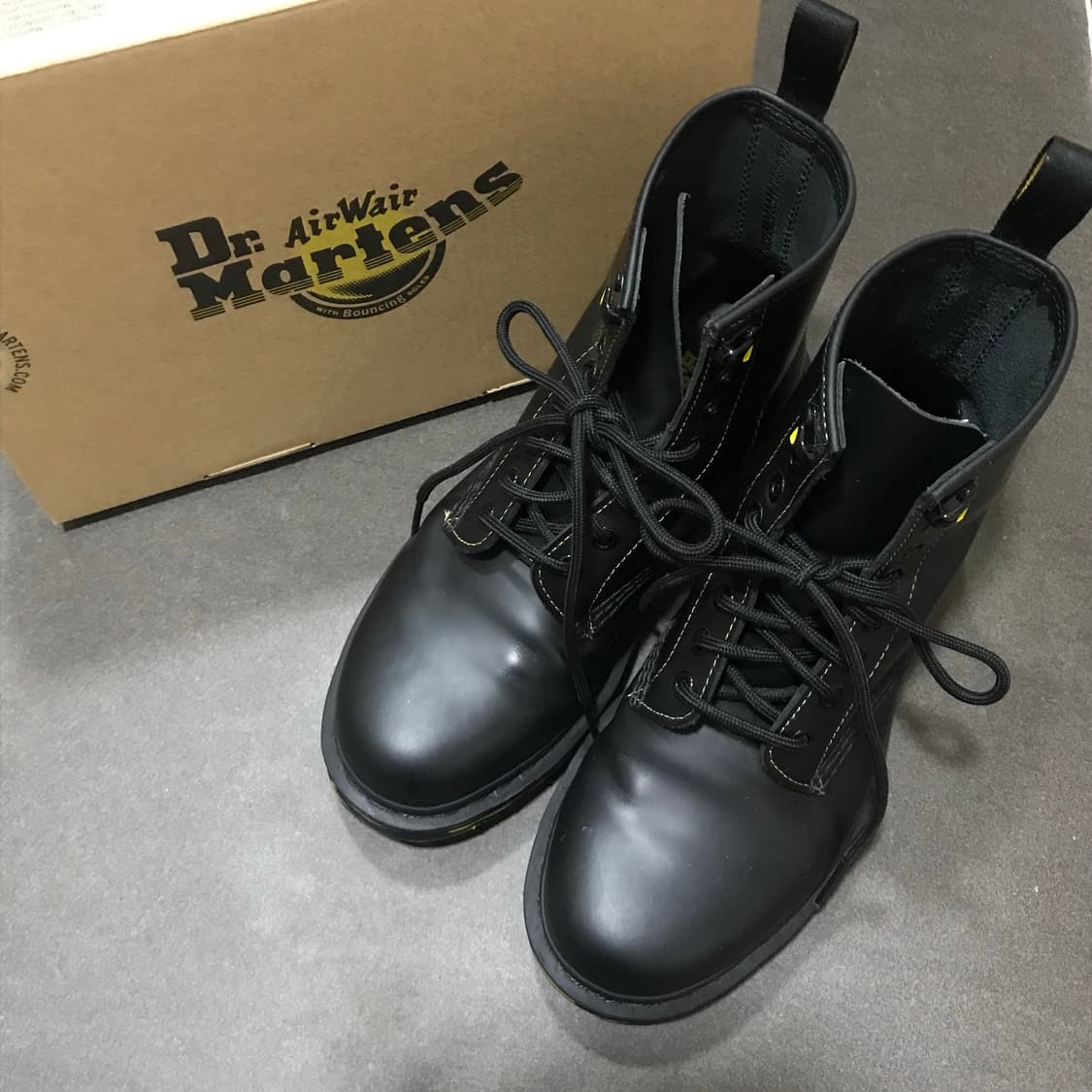 닥터마틴 1460 Smooth black (yellow) 상품이미지1