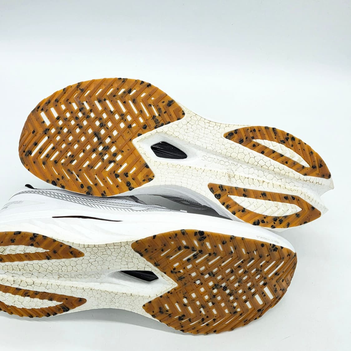  써코니 엔돌핀 스피드4 화이트 검 (290)  상품이미지3