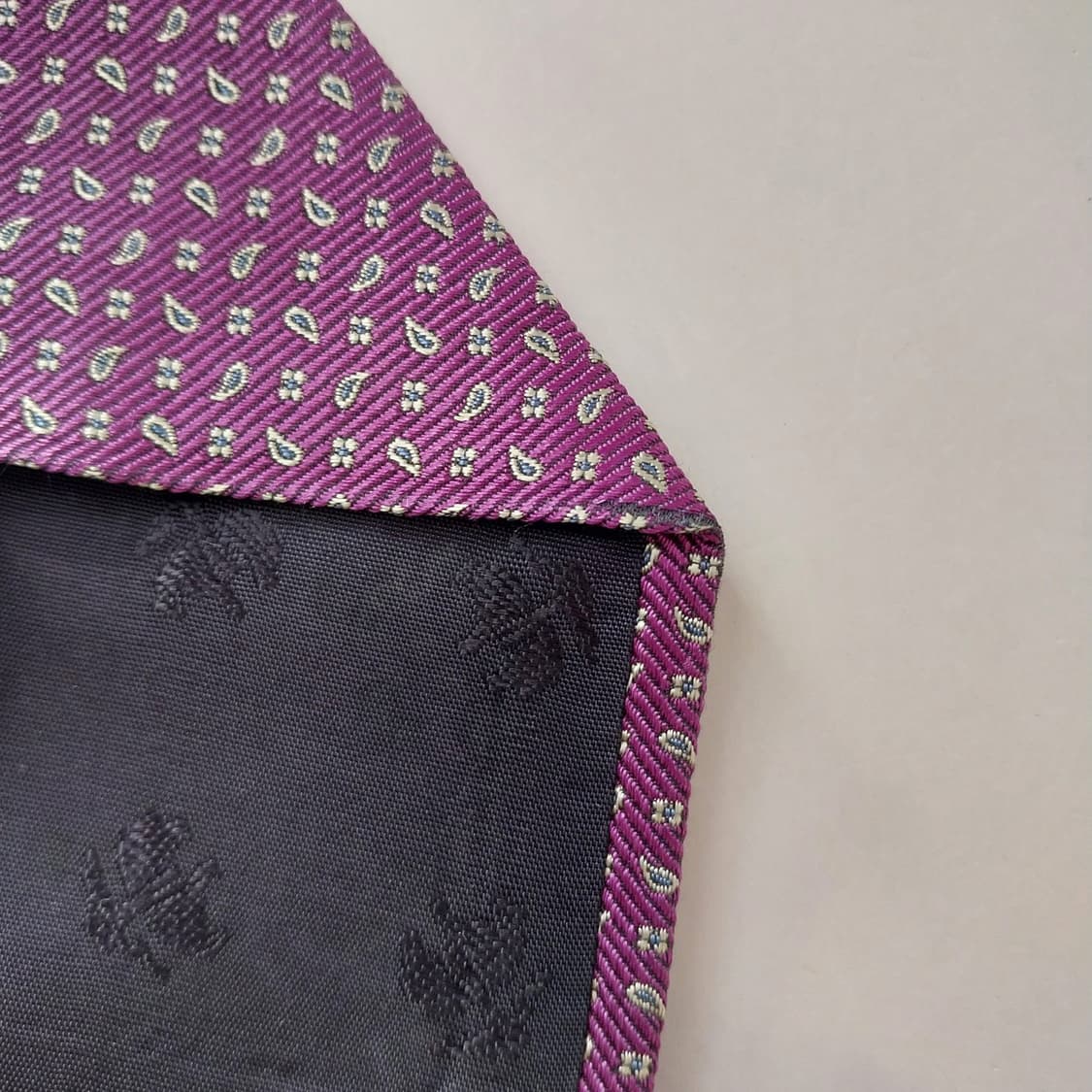 브룩스브라더스 실크 퍼플 패턴 넥타이 8.5cm A등급 K1715
 상품이미지9