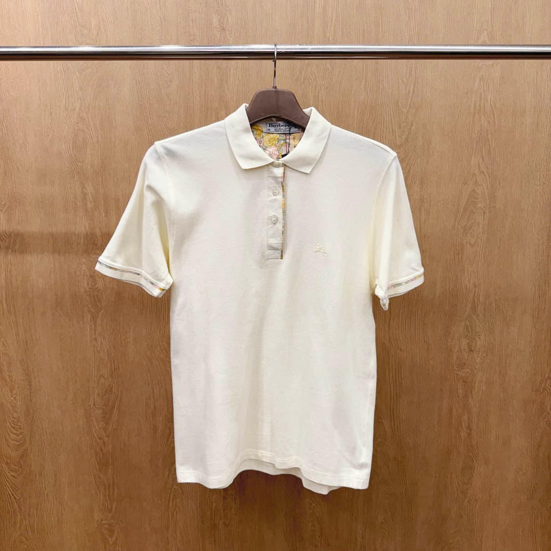 버버리 90'S 클래식 카라 반팔 티셔츠 플로럴 체크 디테일 아이보리 상품이미지2