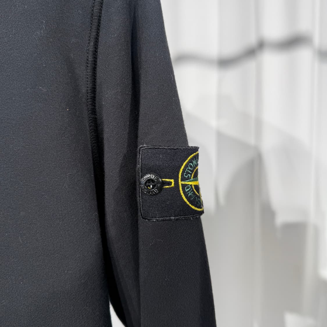 스톤아일랜드 와펜패치 신형 맨투맨 
M  블랙  상품이미지2