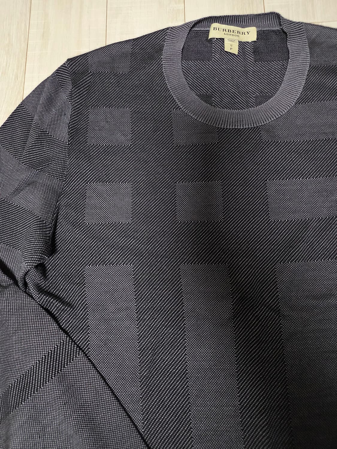 버버리 톤온톤 체크 크루넥 스웨터 실크100프로 상품이미지3