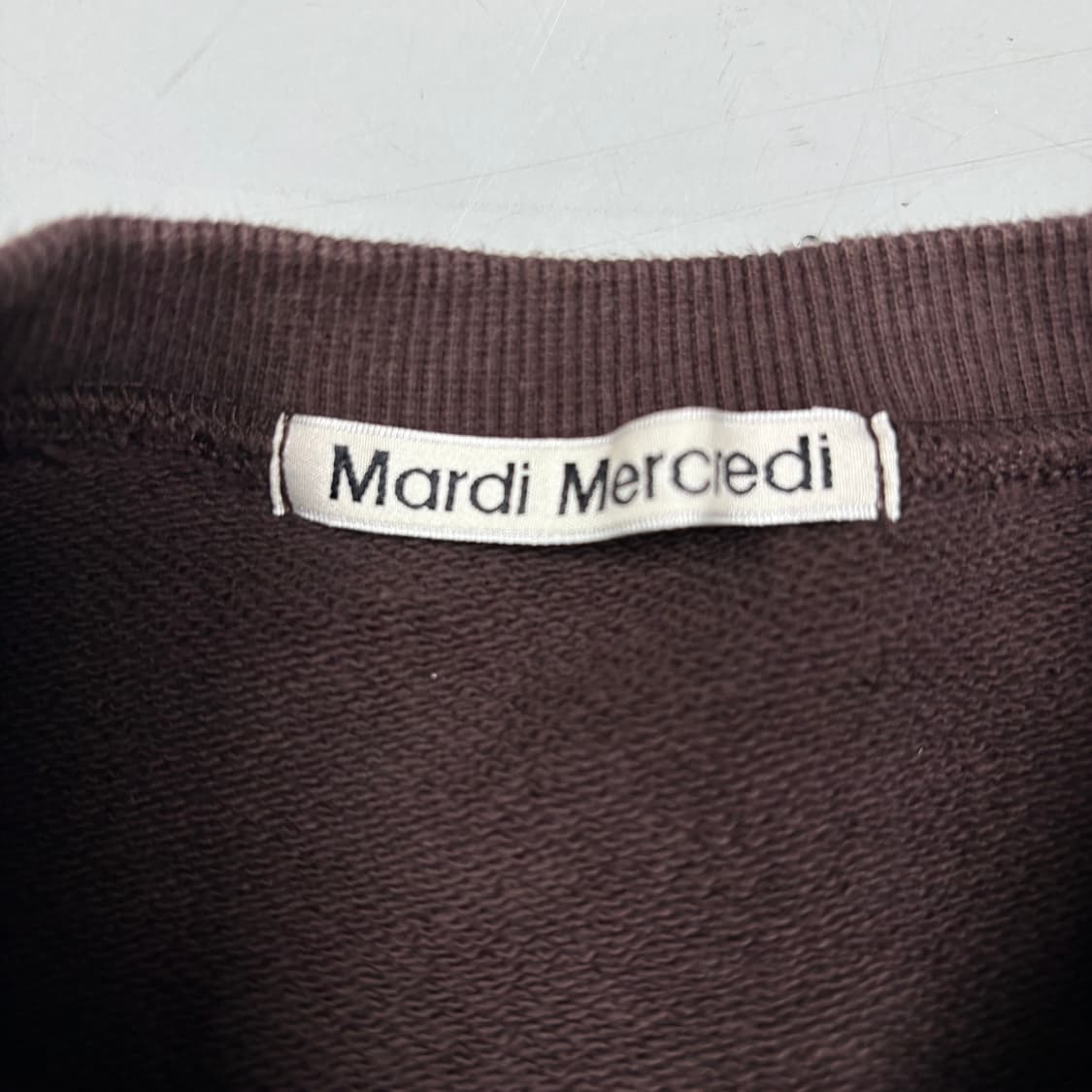 마르디 메크르디 브라운컬러 맨투맨 상품이미지3