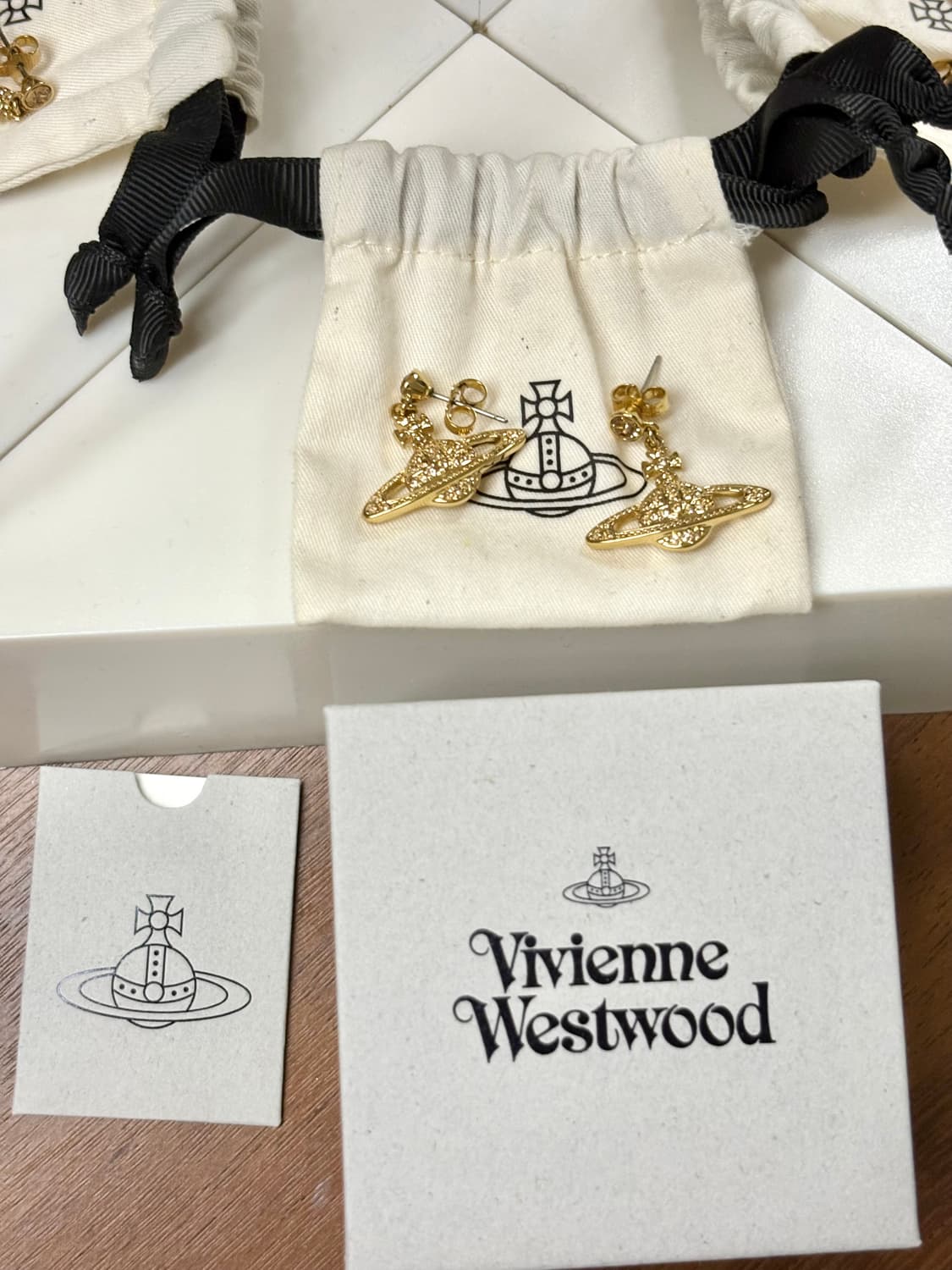 비비안웨스트우드 릴리프 드롭 귀걸이 (골드) 상품이미지2