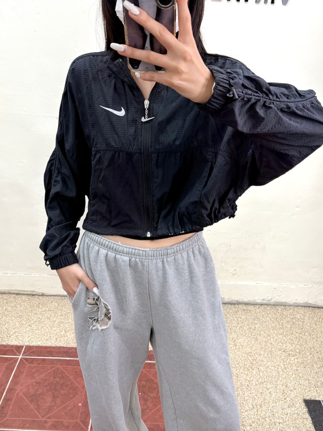 나이키 크롭 바람막이 블랙 상품이미지1