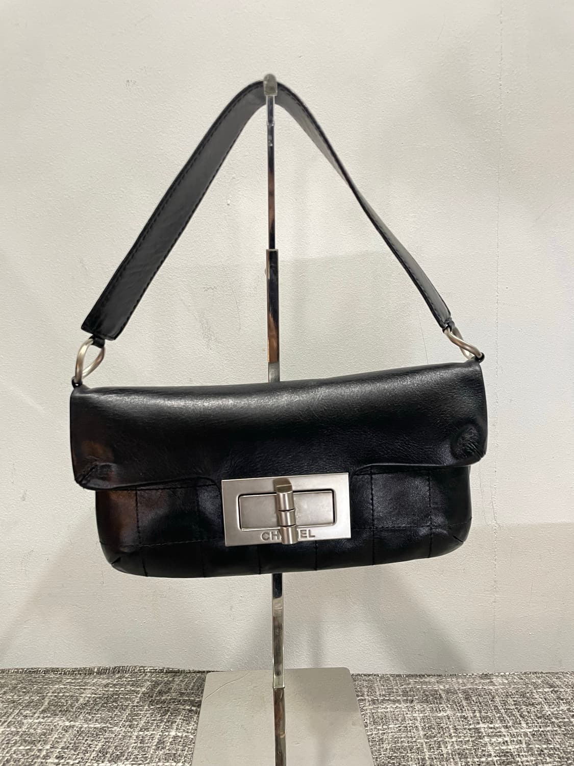 샤넬 블랙 가죽 숄더백 정품 상품이미지1