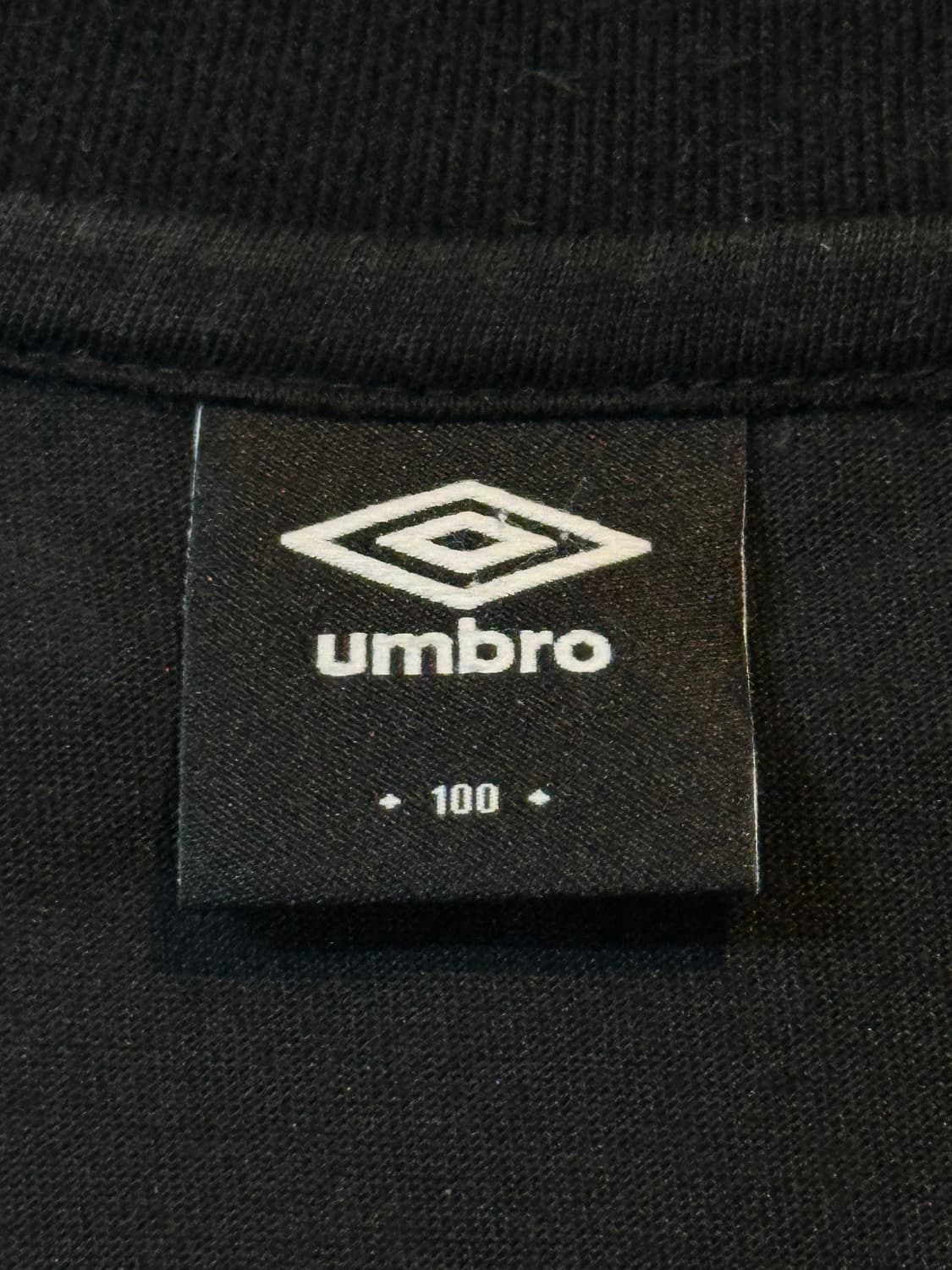 엄브로 UMBRO 원포켓 스몰로고 반팔 티셔츠 블랙 상품이미지4