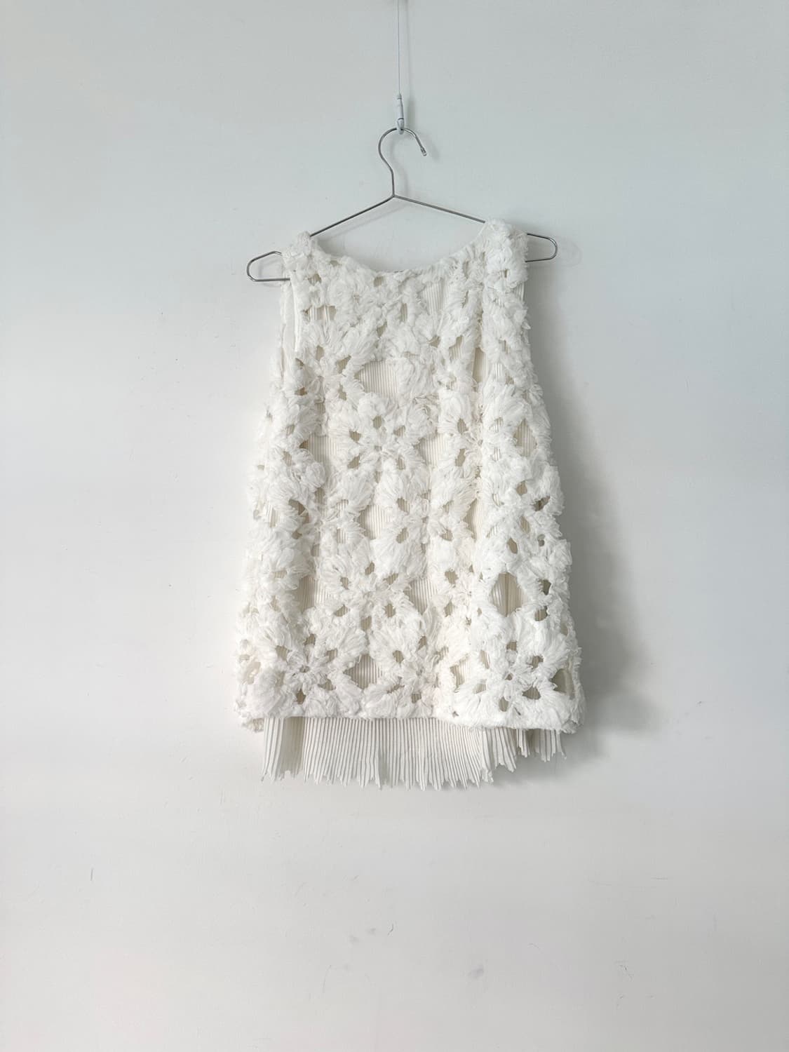 Embroidery rose hole top / ivory 상품이미지6