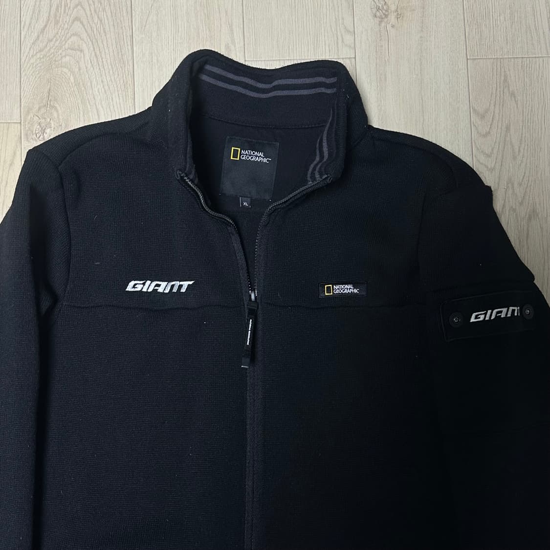 내셔널지오그래픽 블랙 니트집업 상품이미지2