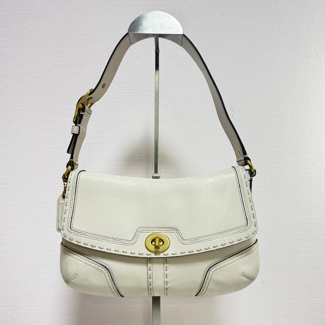Coach Soho Shoulder Bag 상품이미지1