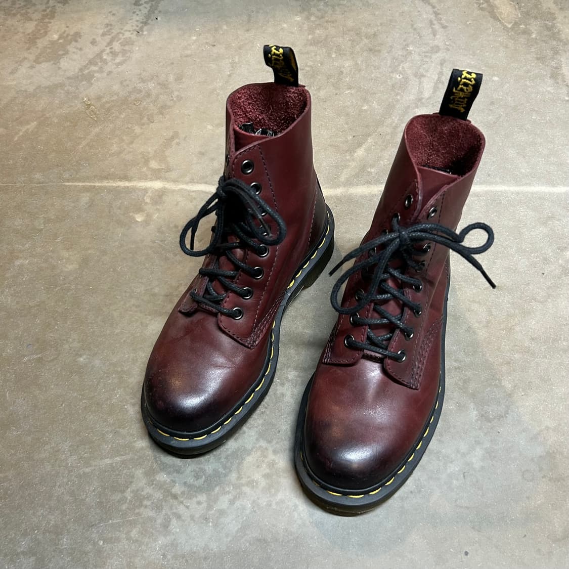 230) 닥터마틴 파스칼 8홀 체리 버건디/블랙 부츠 상품이미지4