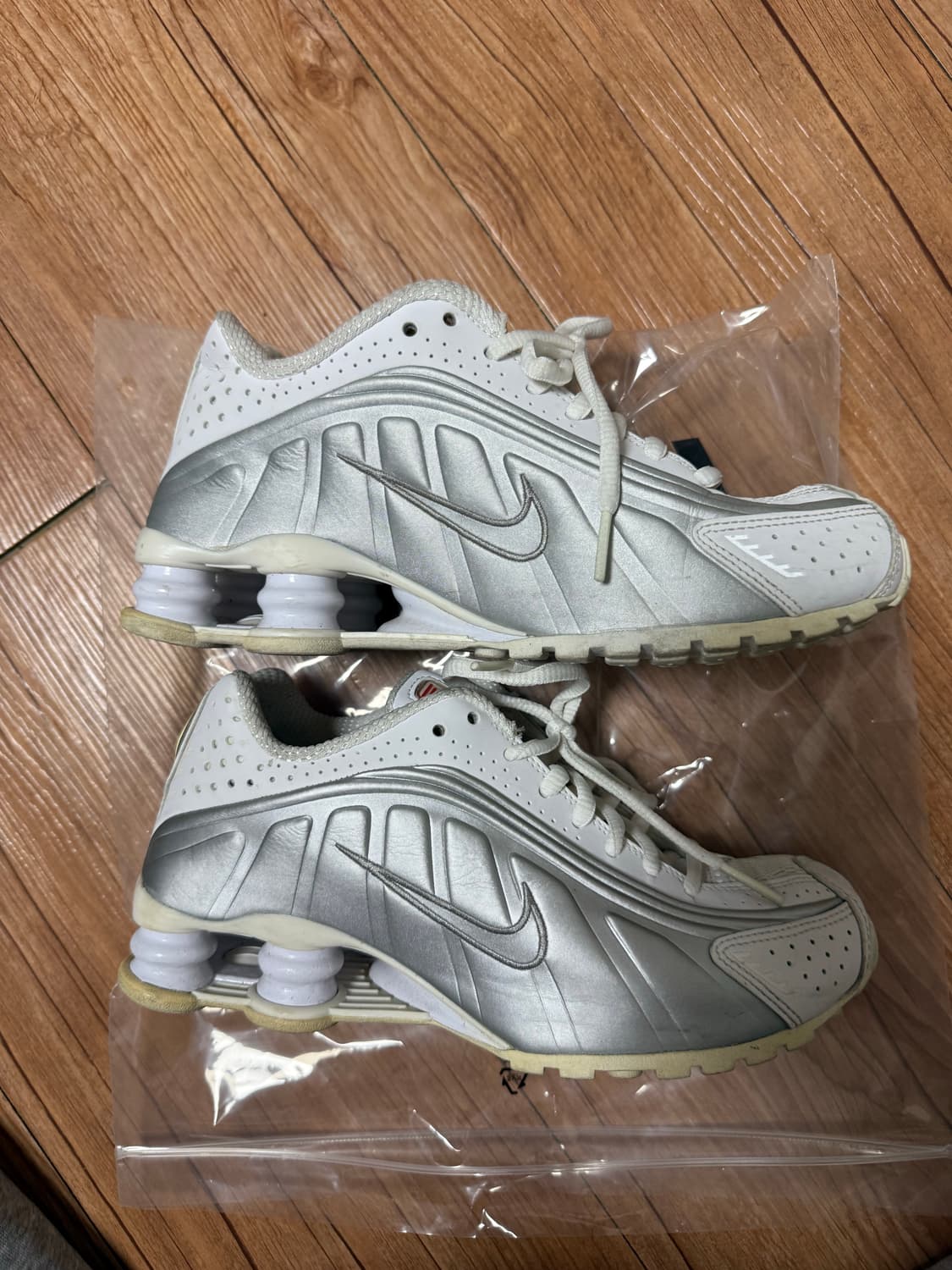 나이키 샥스 R4 화이트 230 상품이미지2