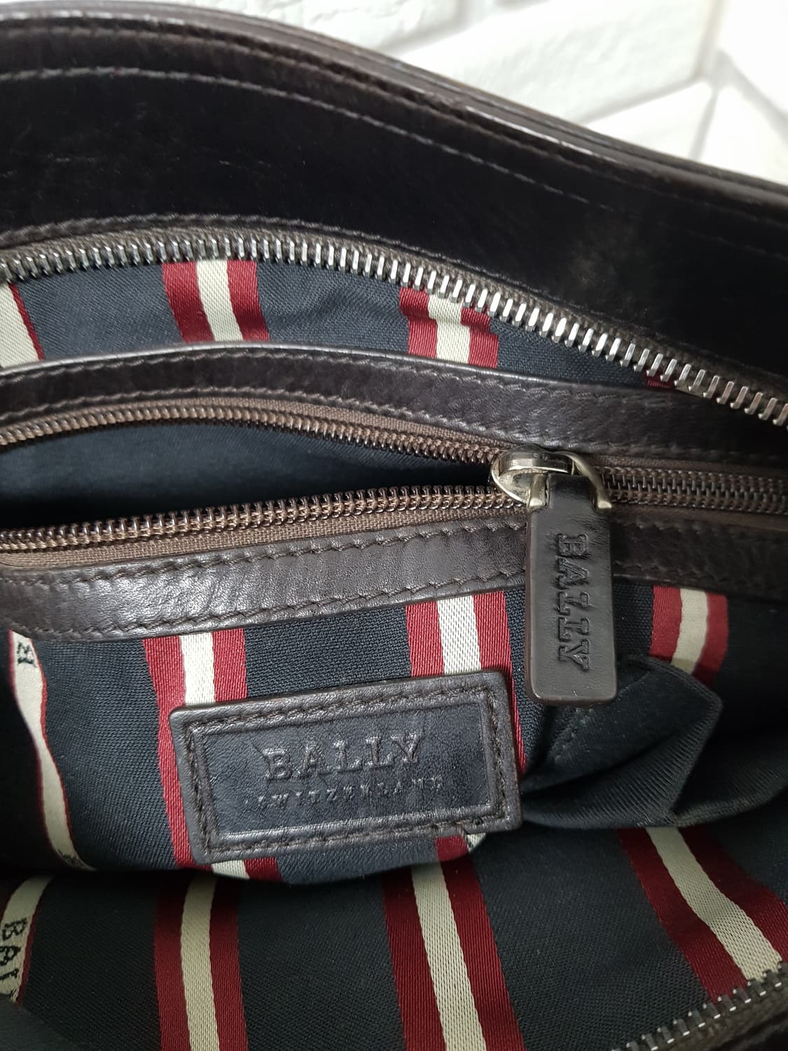 [정품] 발리 가죽 크로스백 다크브라운 상품이미지9