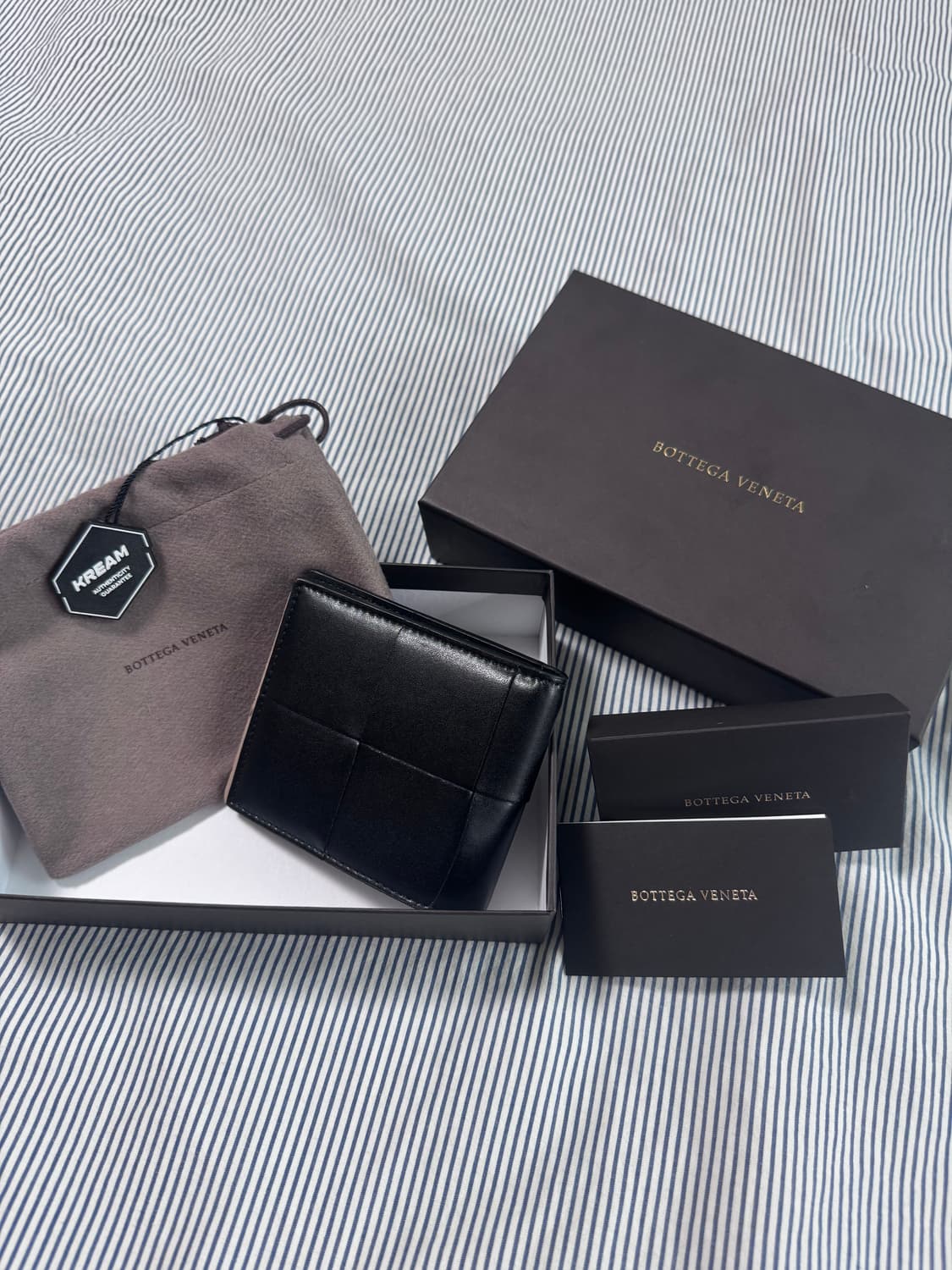 (새상품급) 보테가 베네타 블랙 반지갑 풀박스 상품이미지1