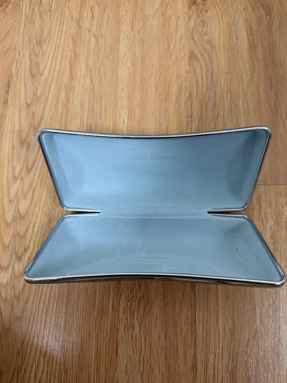 젠틀몬스터 론01 블랙 (케이스 포함) 상품이미지2