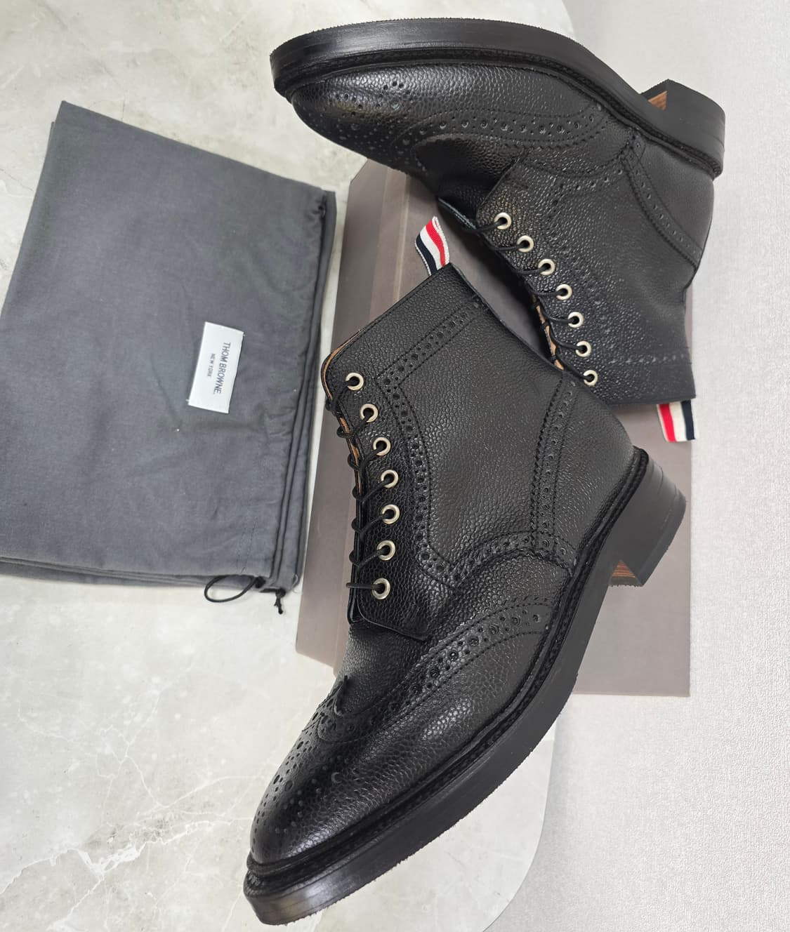 톰브라운 페블 레더 윙팁 부츠 8.5사이즈 판매 상품이미지3