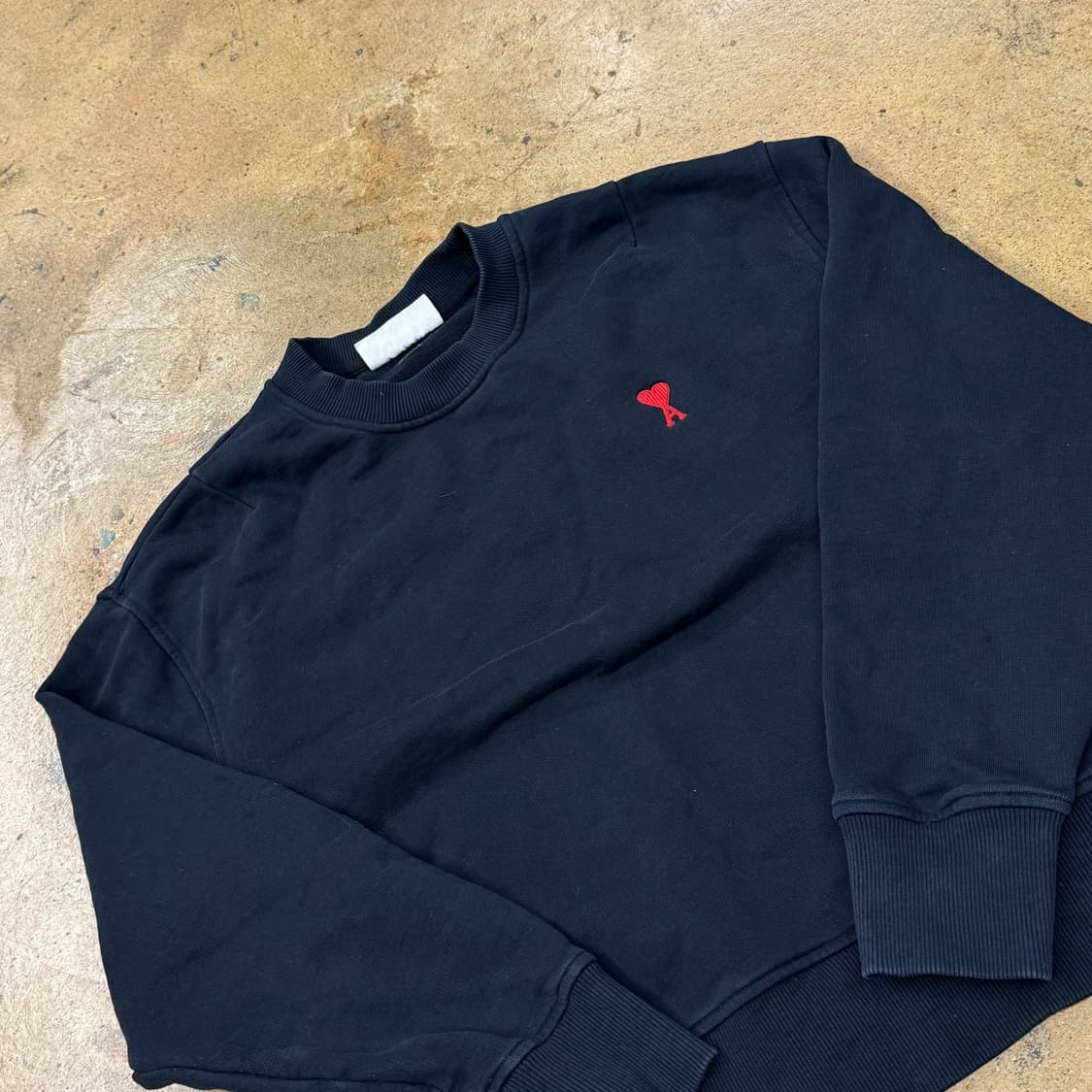 [정품] 아미 스몰 하트 블랙 맨투맨 b17 상품이미지1