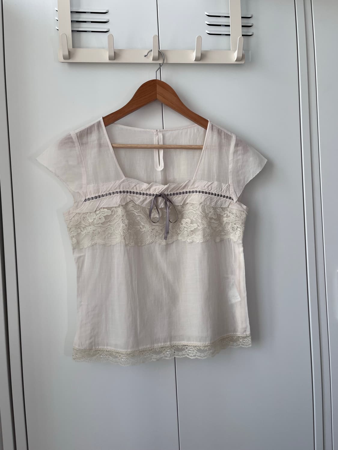 C.aujard 레이스 리본 캡소매 블라우스 상품이미지3