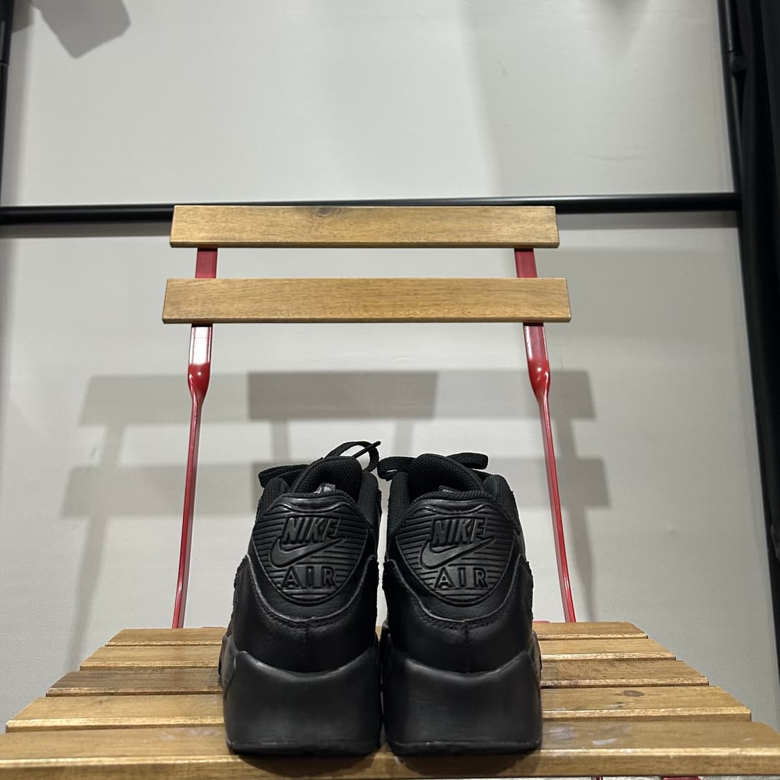 250) 나이키 운동화 남녀공용 신발 에어맥스90 올블랙 레더 상품이미지4