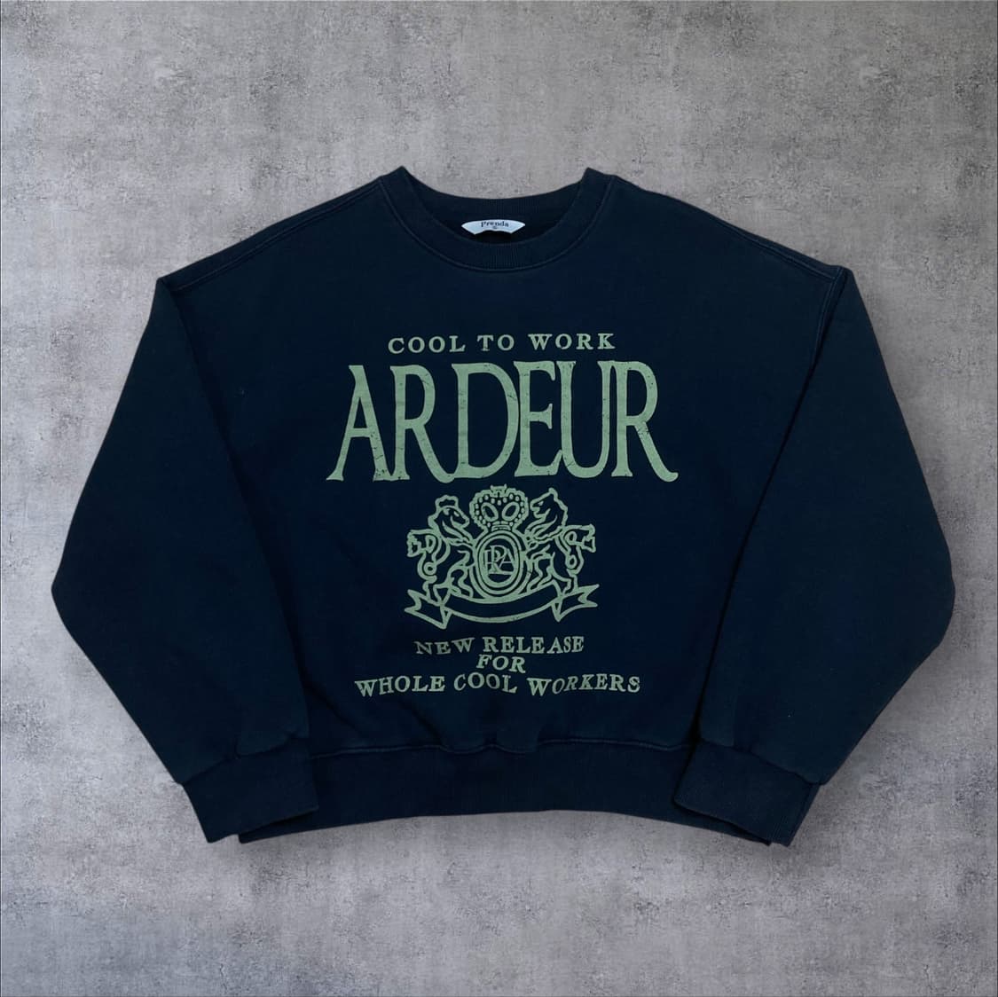 프렌다 빅로고 네이비 크루넥 맨투맨 상품이미지1