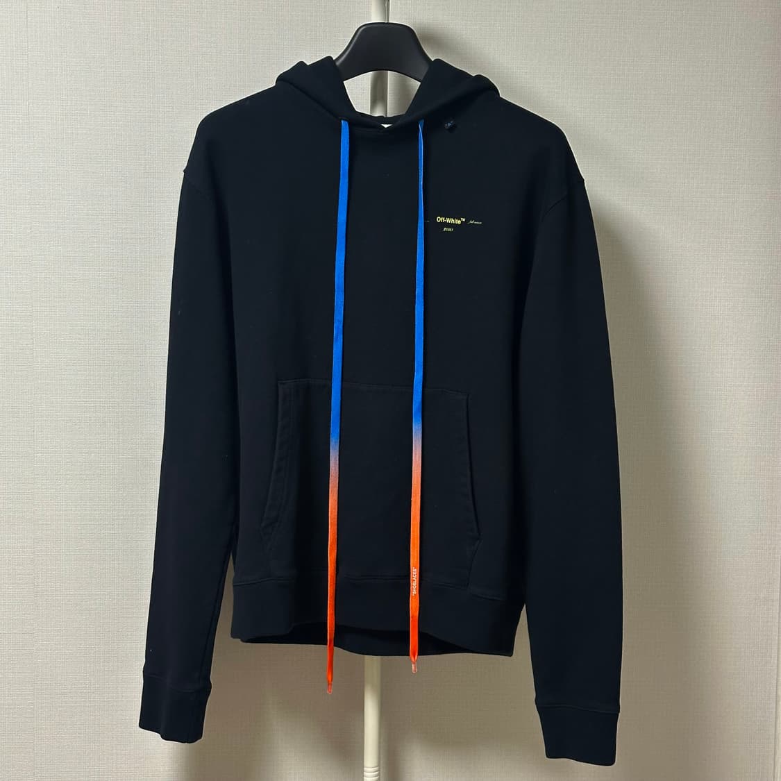 [L] 오프화이트 아크릴 애로우 후드티 블랙 상품이미지2