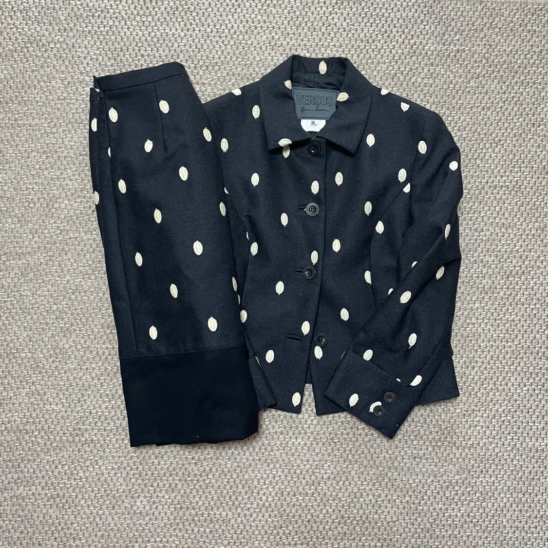 베르사체 베르수스 도트 자켓 스커트 셋업 상품이미지9