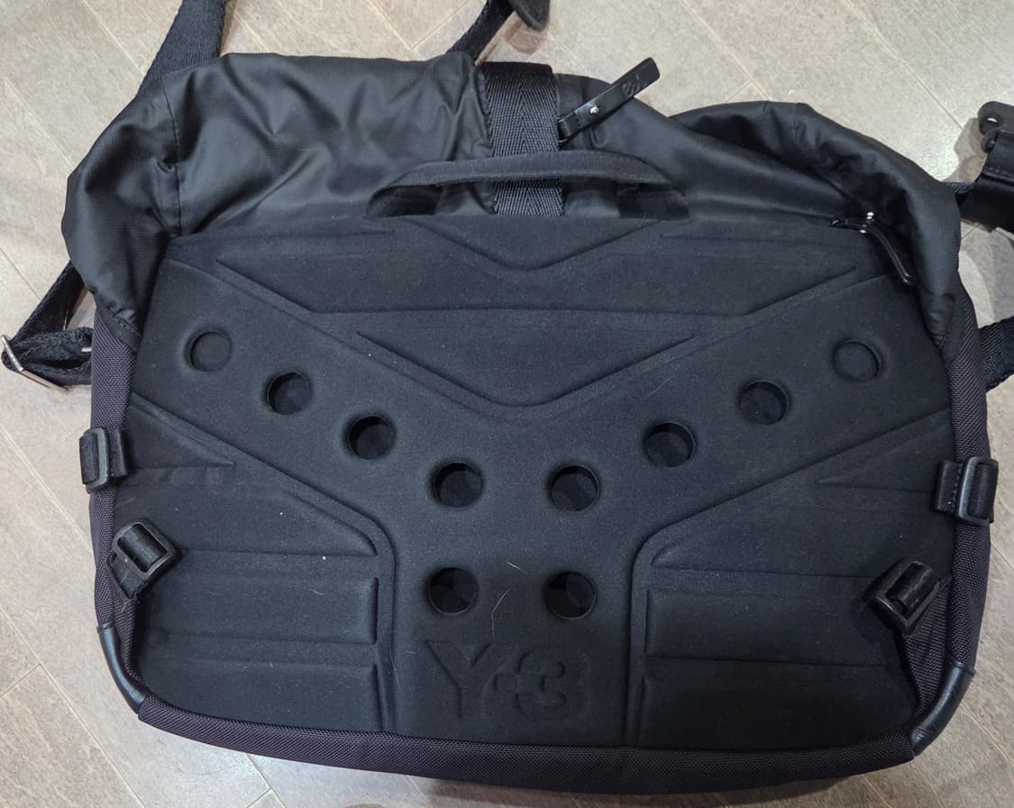 Y-3 크로스백 상품이미지3