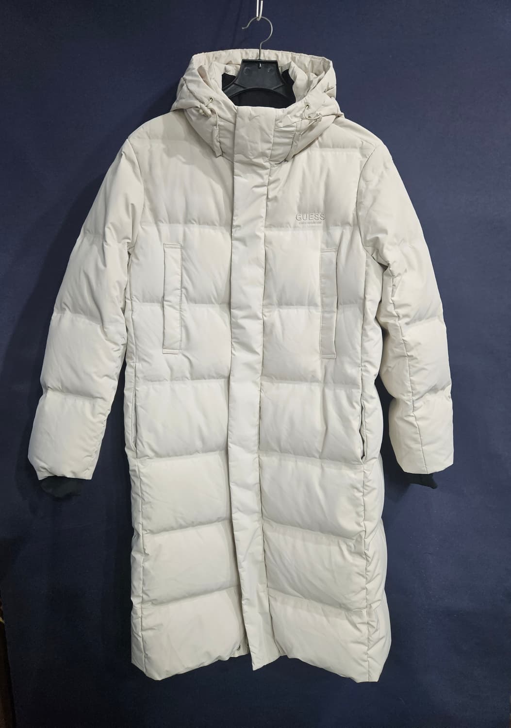 게스 아이보리컬러 남성 105 덕다운 롱패딩  상품이미지1