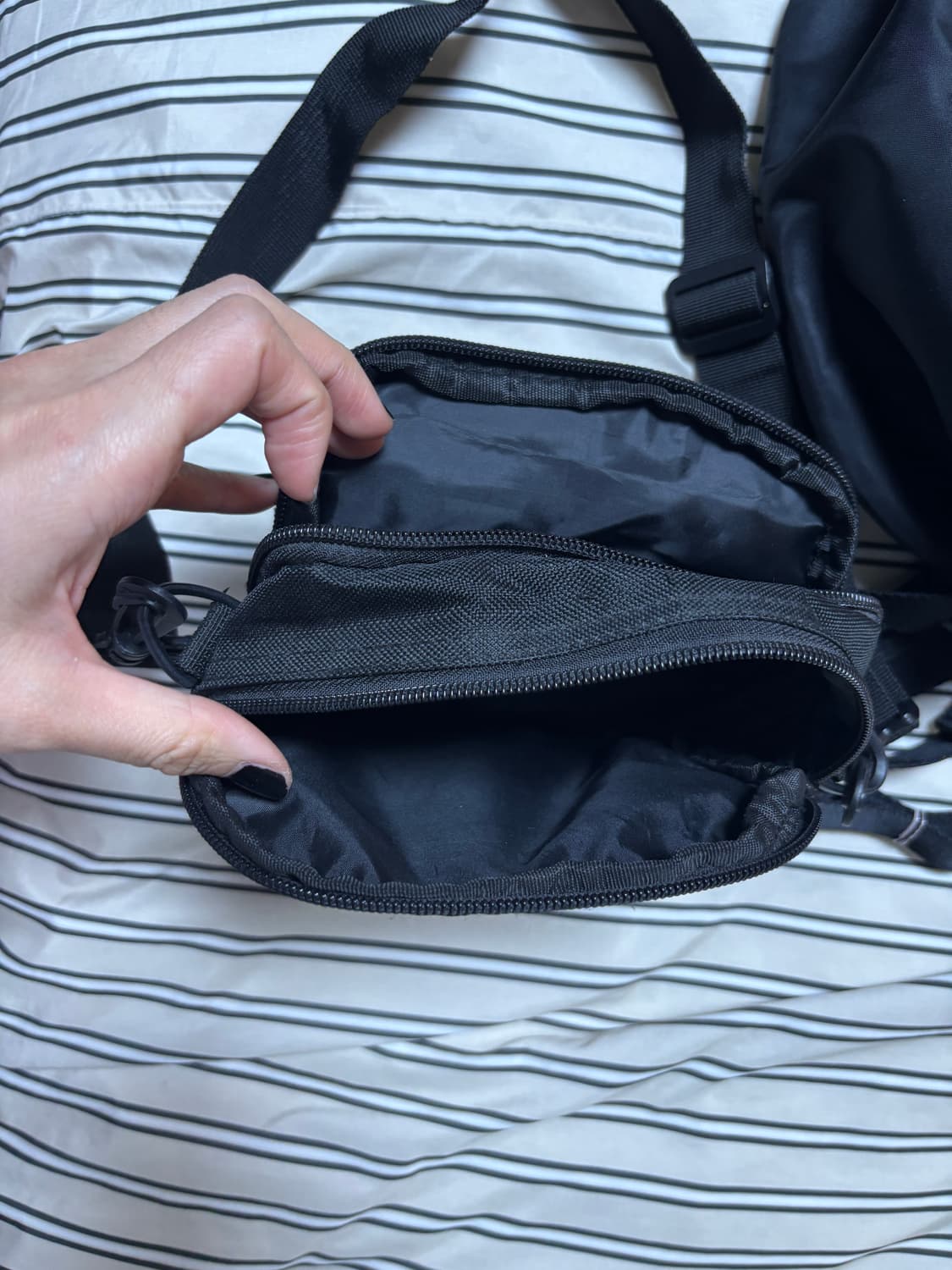 OBEY 미니 크로스백 블랙 상품이미지3