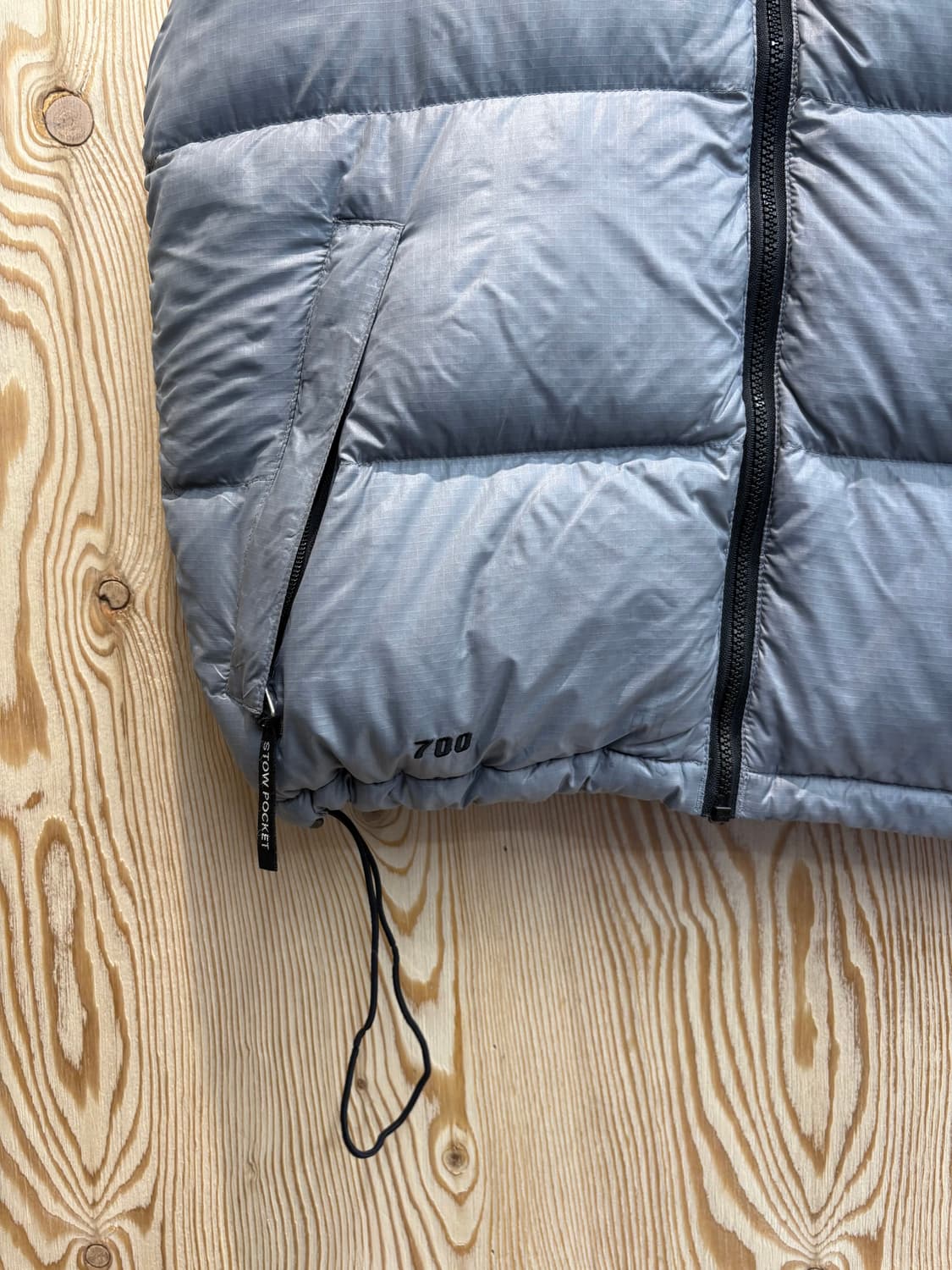 노스페이스 700 눕시 라이트그레이 패딩 베스트  상품이미지2