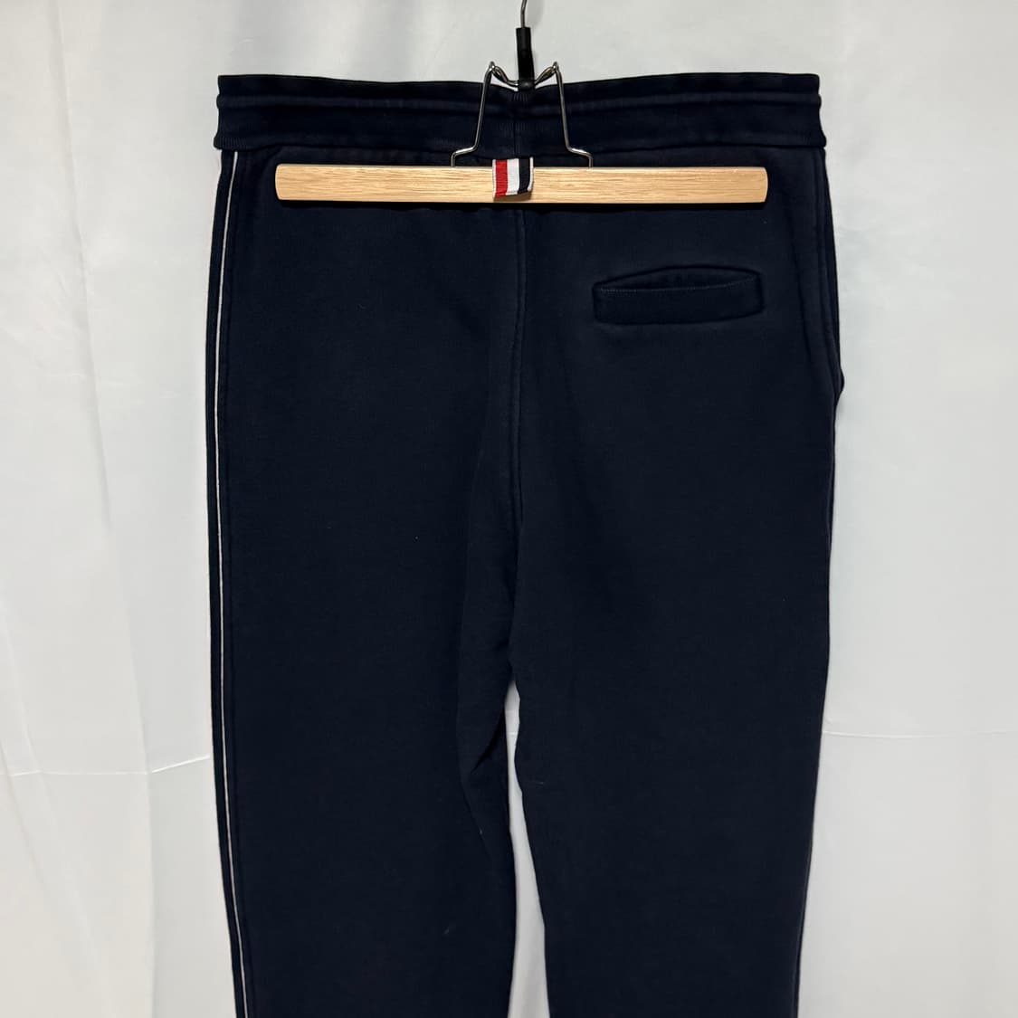 [1/백화점판] 톰브라운 스트라이프 트레이닝 조거팬츠 바지 네이비 상품이미지5