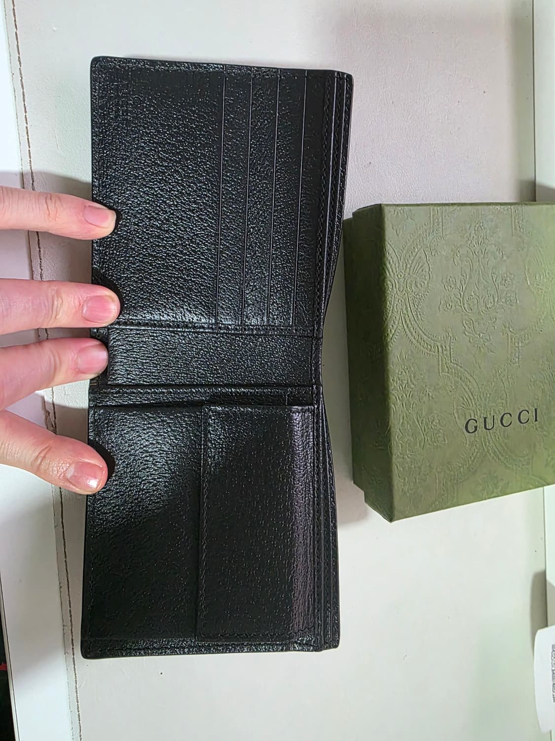 정품 구찌 25fw 꿀벌 로고 소가죽 반지갑 새제품 상품이미지3