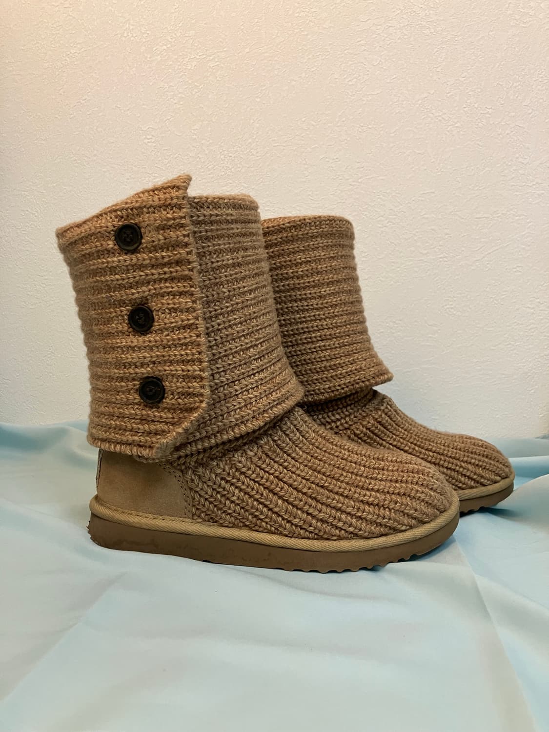 어그 ugg 호주어그 클래식 카디 브라운색상 니트부츠 상품이미지3