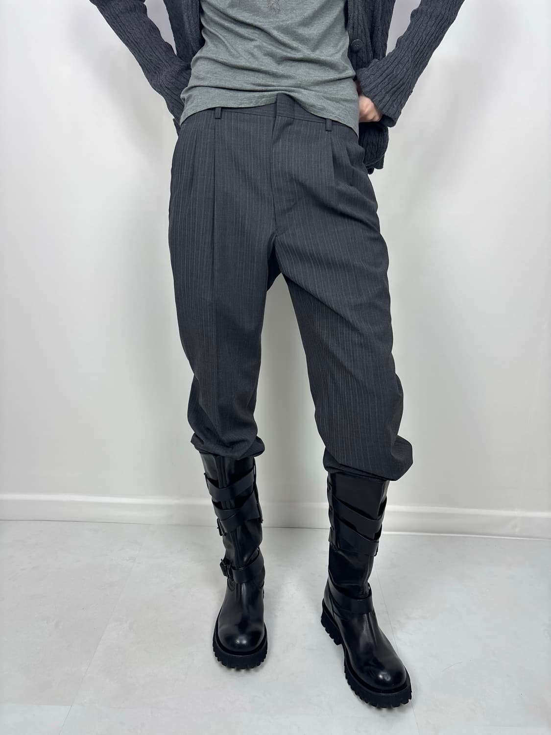 CHARCOAL STRIPE LOW SLACKS 상품이미지6