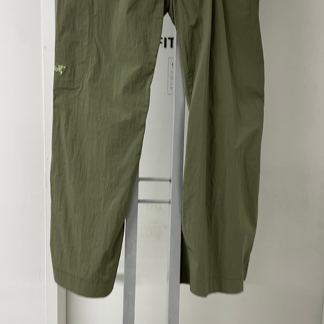 아크테릭스 카키 팬츠 6(W) 상품이미지3