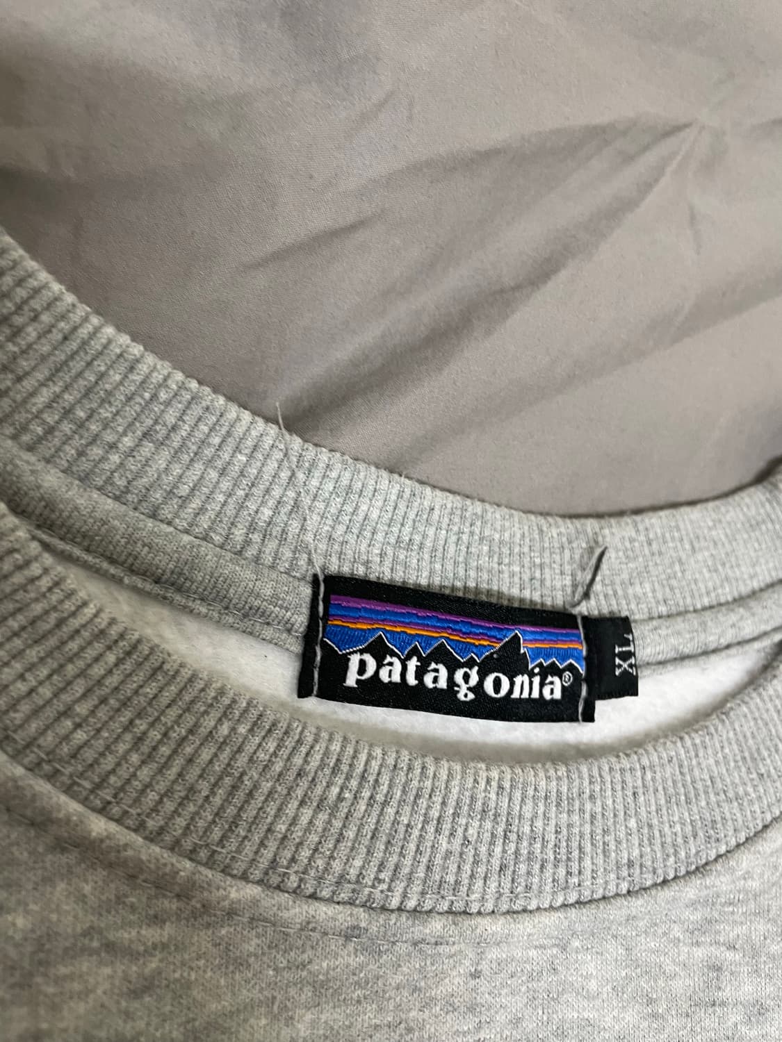파타고니아 맨투맨 그레이 상품이미지3