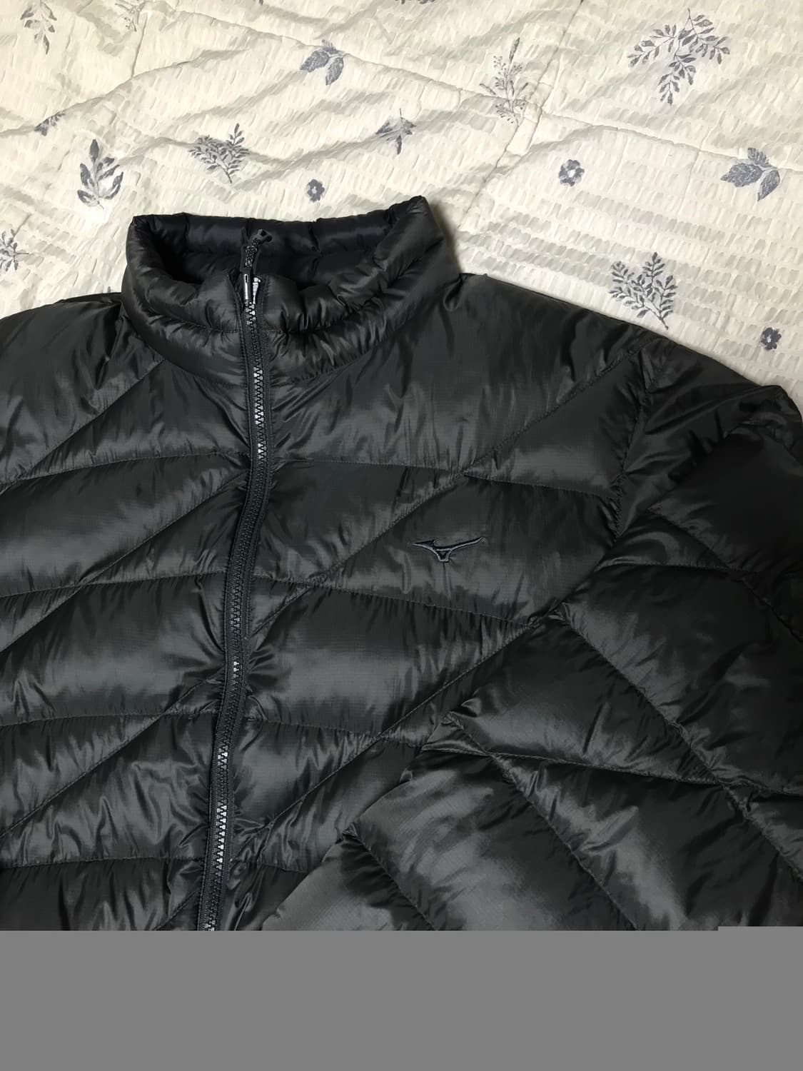 미즈노 경량패딩 차콜 상품이미지1