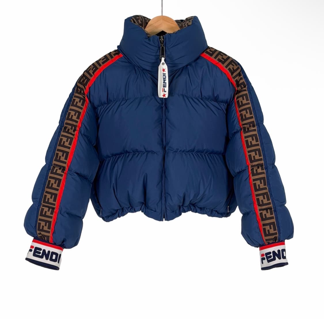 [S] 펜디 x 휠라 여성 모노그램 리버시블 로고 크롭 푸퍼 숏패딩 자켓 상품이미지2