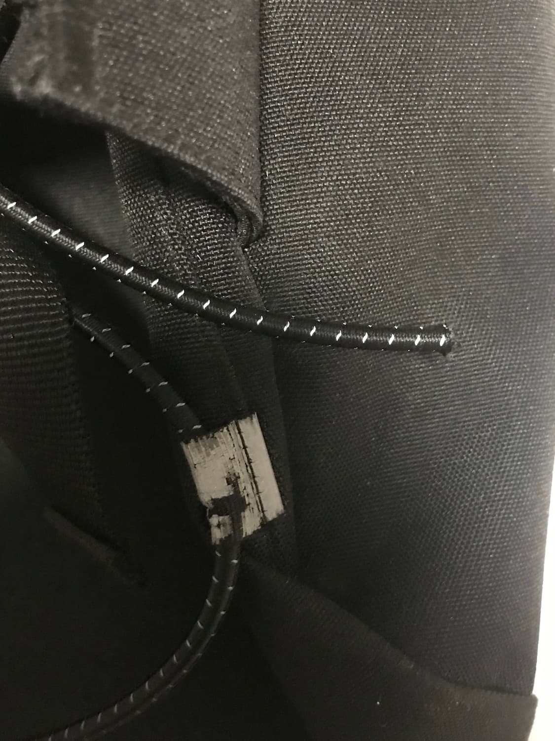 (무배) 칼하트 리플렉티브 킥플립 백팩 상품이미지5