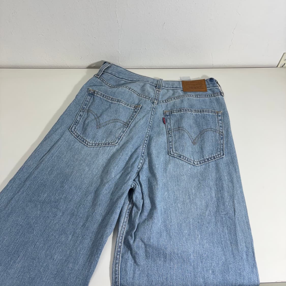 28 우먼M 리바이스 연청 일자핏 데님팬츠 상품이미지1