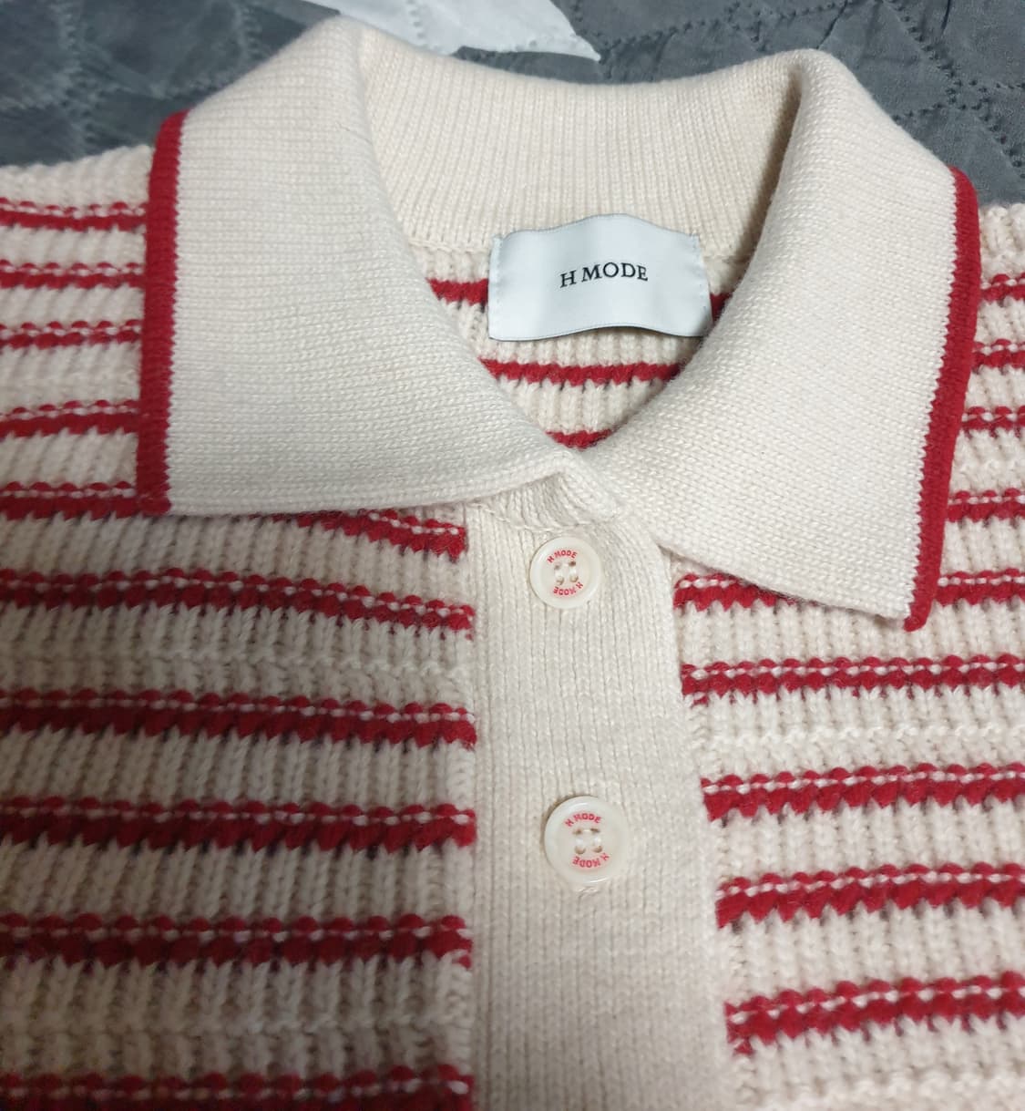 에이치모드  로빈 스트라이프 메리노울 크롭 카라 가디건 레드 (F) 상품이미지2