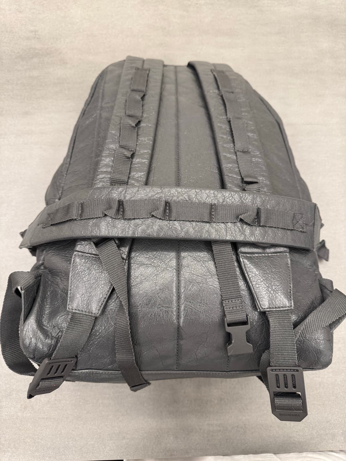 발렌시아가 아미 그레이 램스킨 백팩 상품이미지3