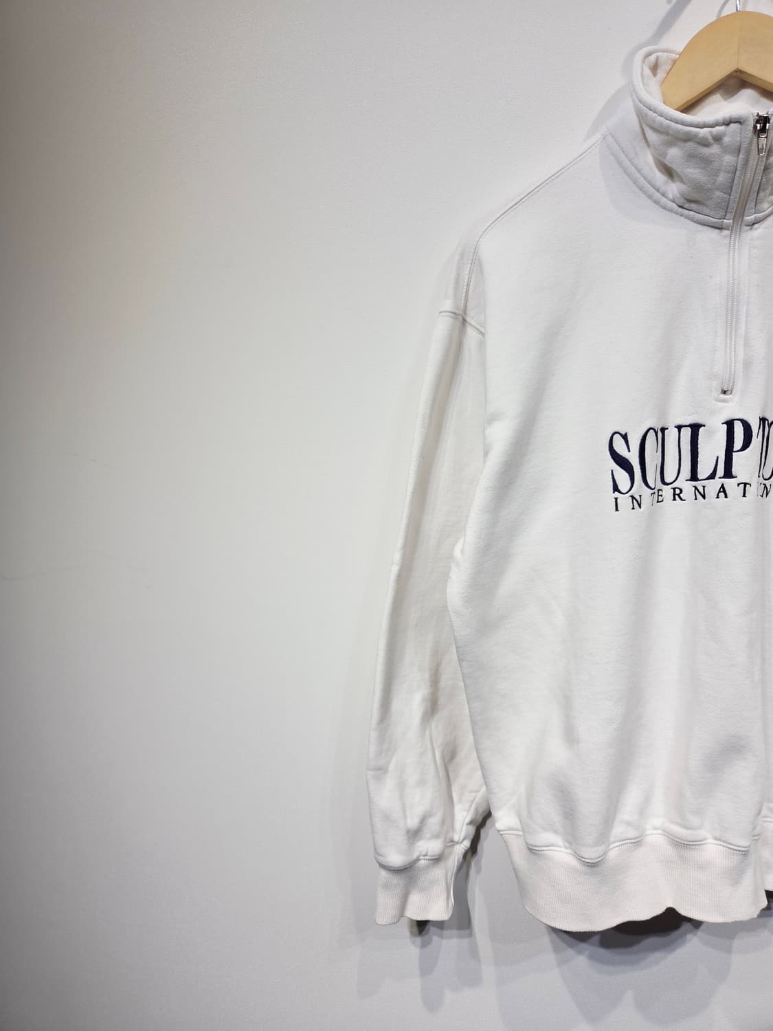 SCULPTOR 하프집업 맨투맨 화이트_S 상품이미지3