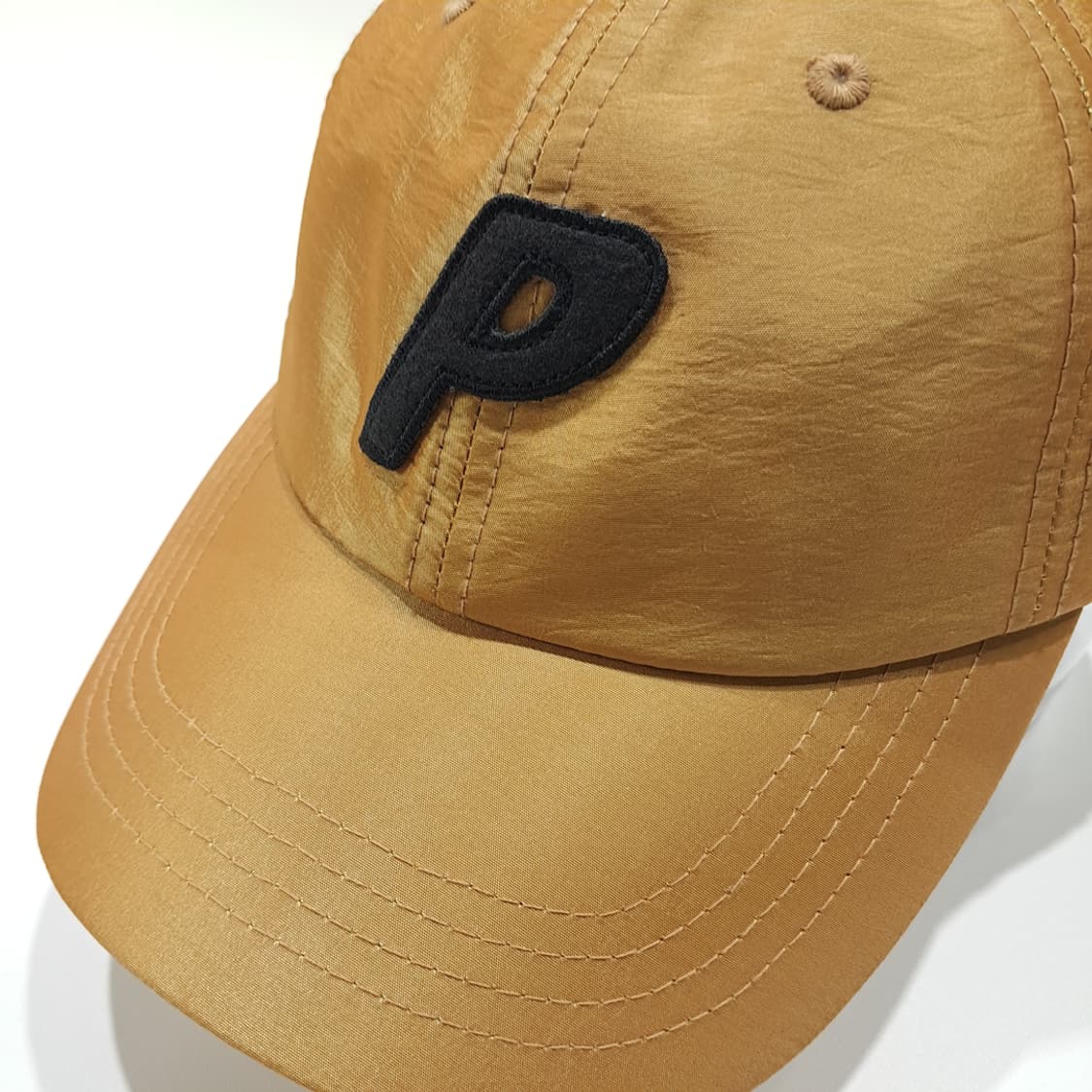 CL930 챙너비라스 P로고 골든 볼캡 상품이미지1