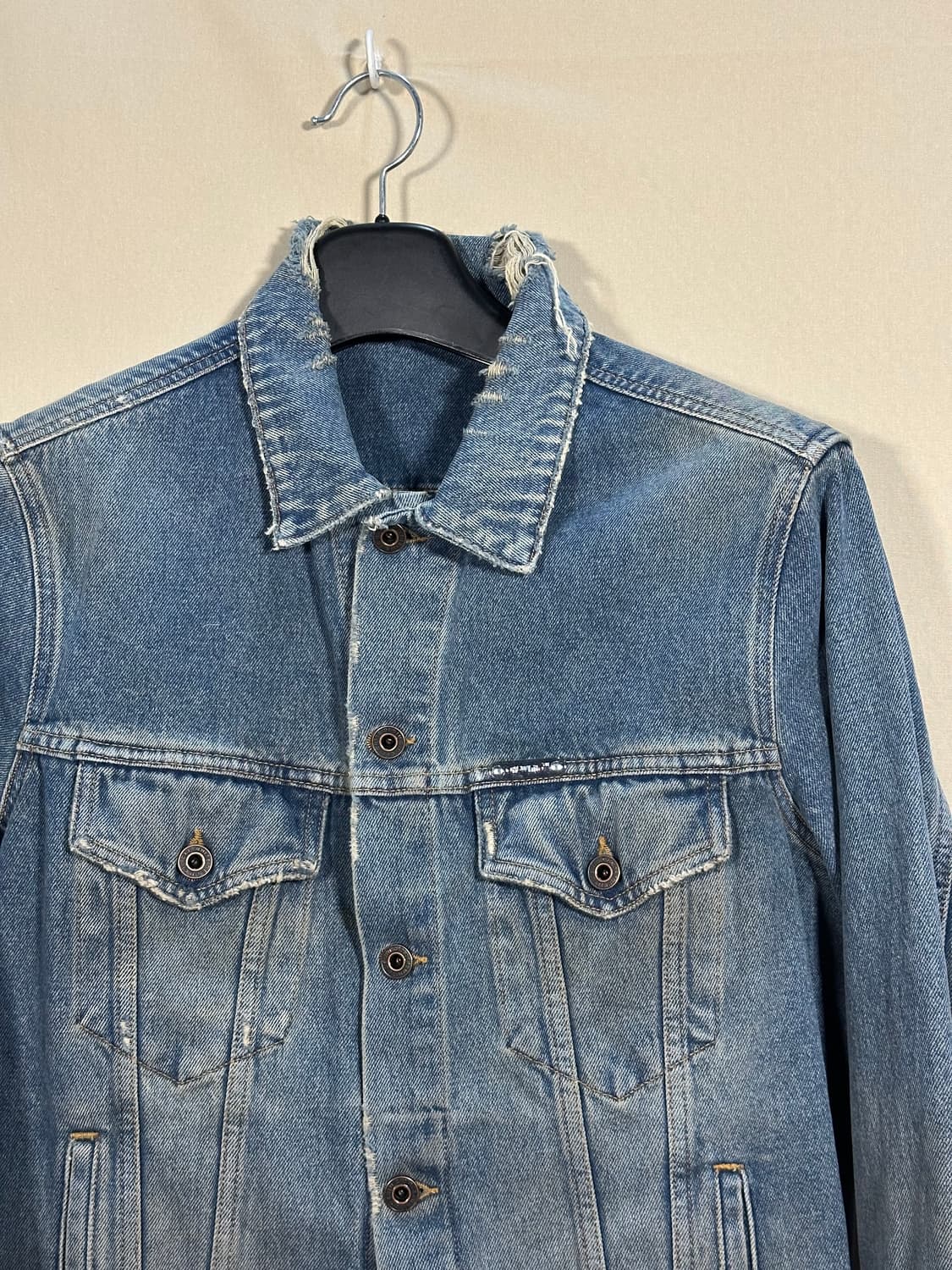 오프화이트 애로우 빈티지 워싱 트러커 자켓 처분  상품이미지5